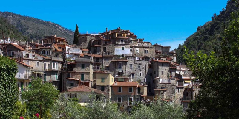 Village pittoresque dans les environs